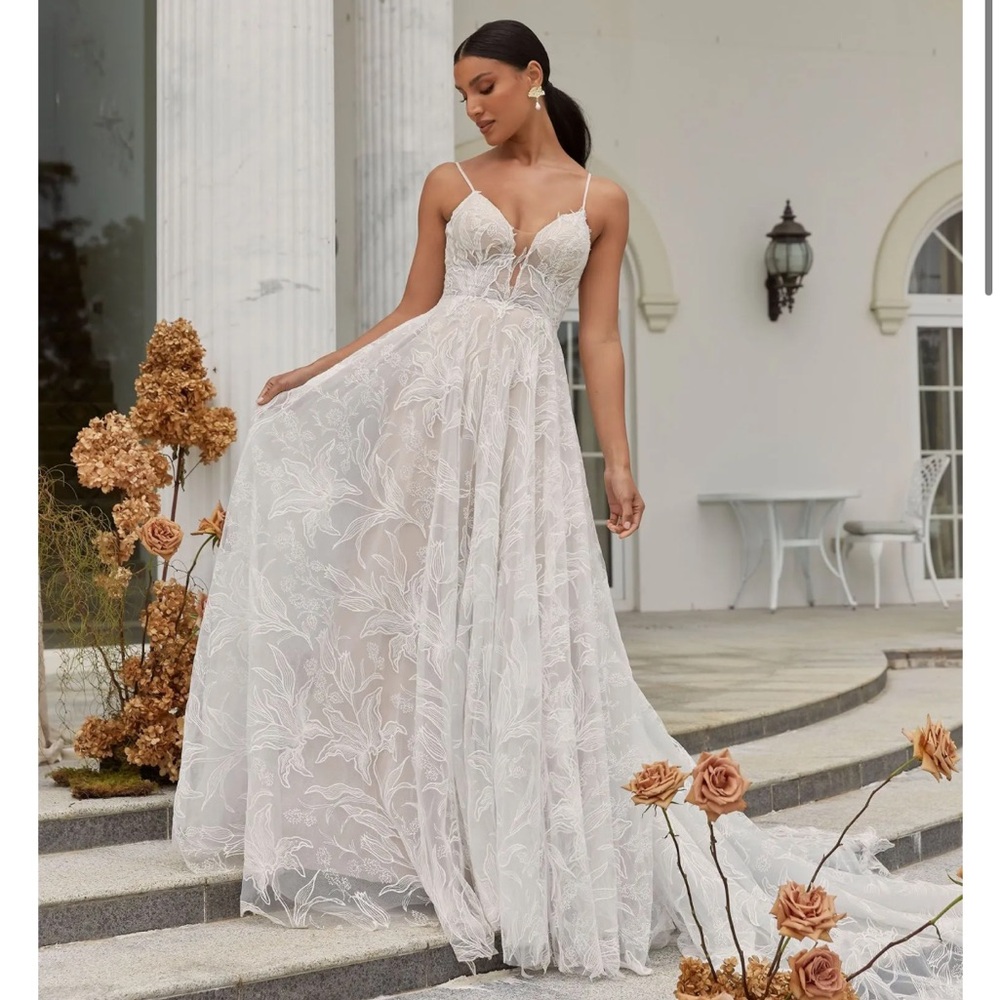 Elegant White Wedding Dress